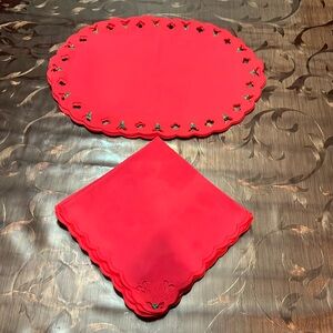 Four Holiday placemats and matching napkins